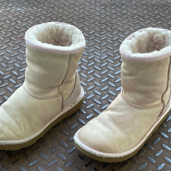 UGG Girl Boot Little Kid & Big Kid Koola Short Boots Size 4US 34EU - Picture 7 of 11